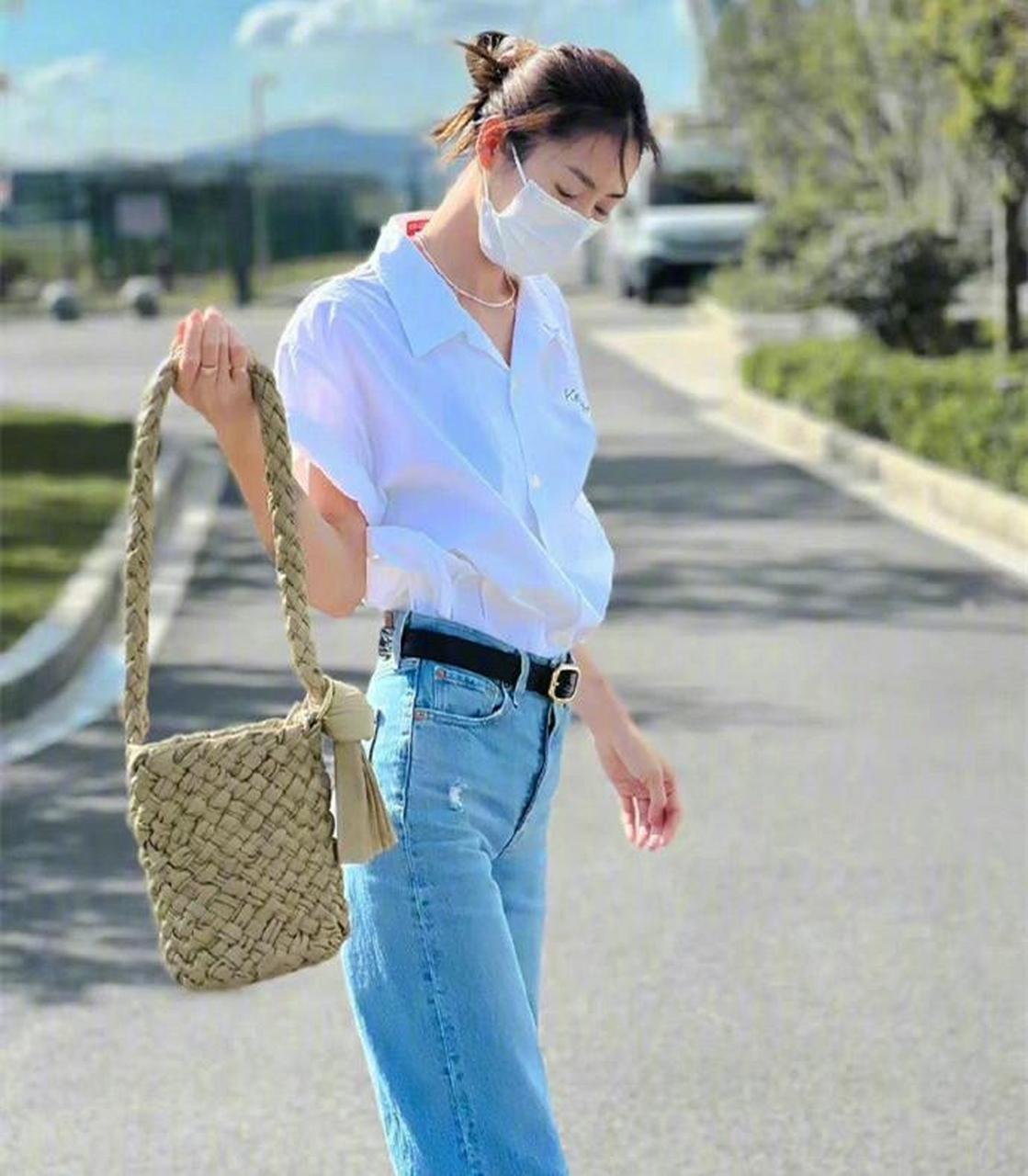 刘雯不愧是超模,舒服随性的穿搭风格,散发出自在自信的魅力 刘雯的穿