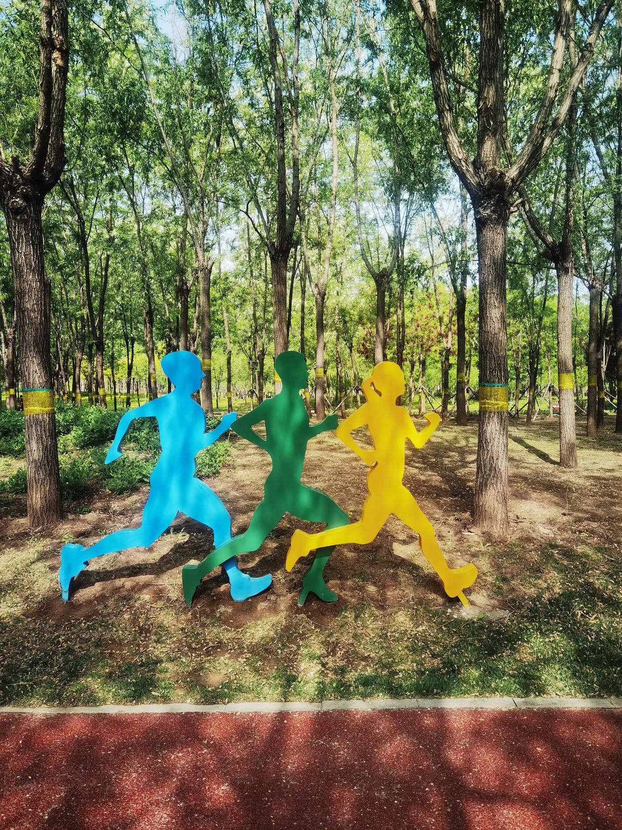 用镜头记录生活每一天奔跑在追梦的路上,尽管道路曲折