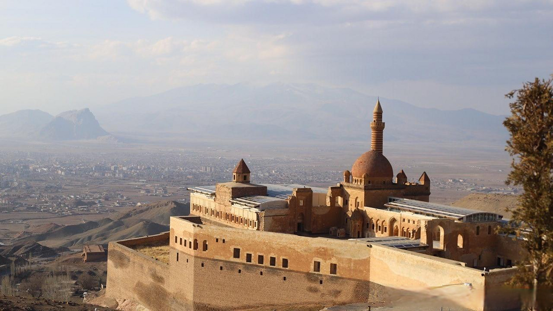 的伊沙克帕夏宫】 伊沙克帕夏宫是奥斯曼帝国在东部最重要的工程之一