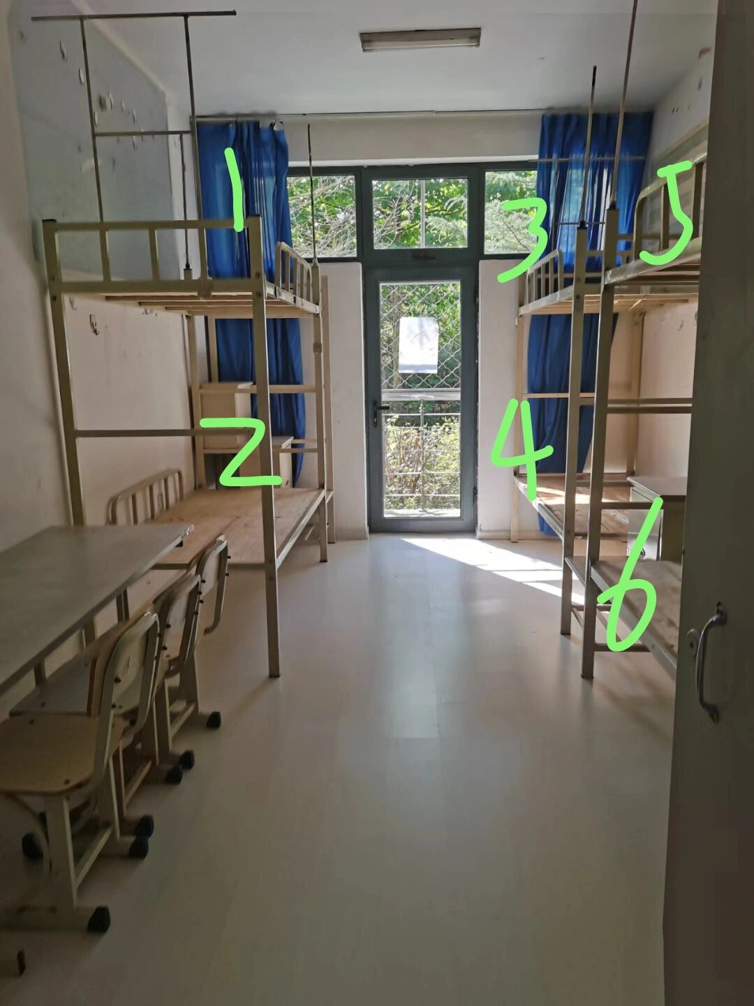 鲁迅美术学院(大连校区)大一新生宿舍 鲁迅美术学院大一新生宿舍,按