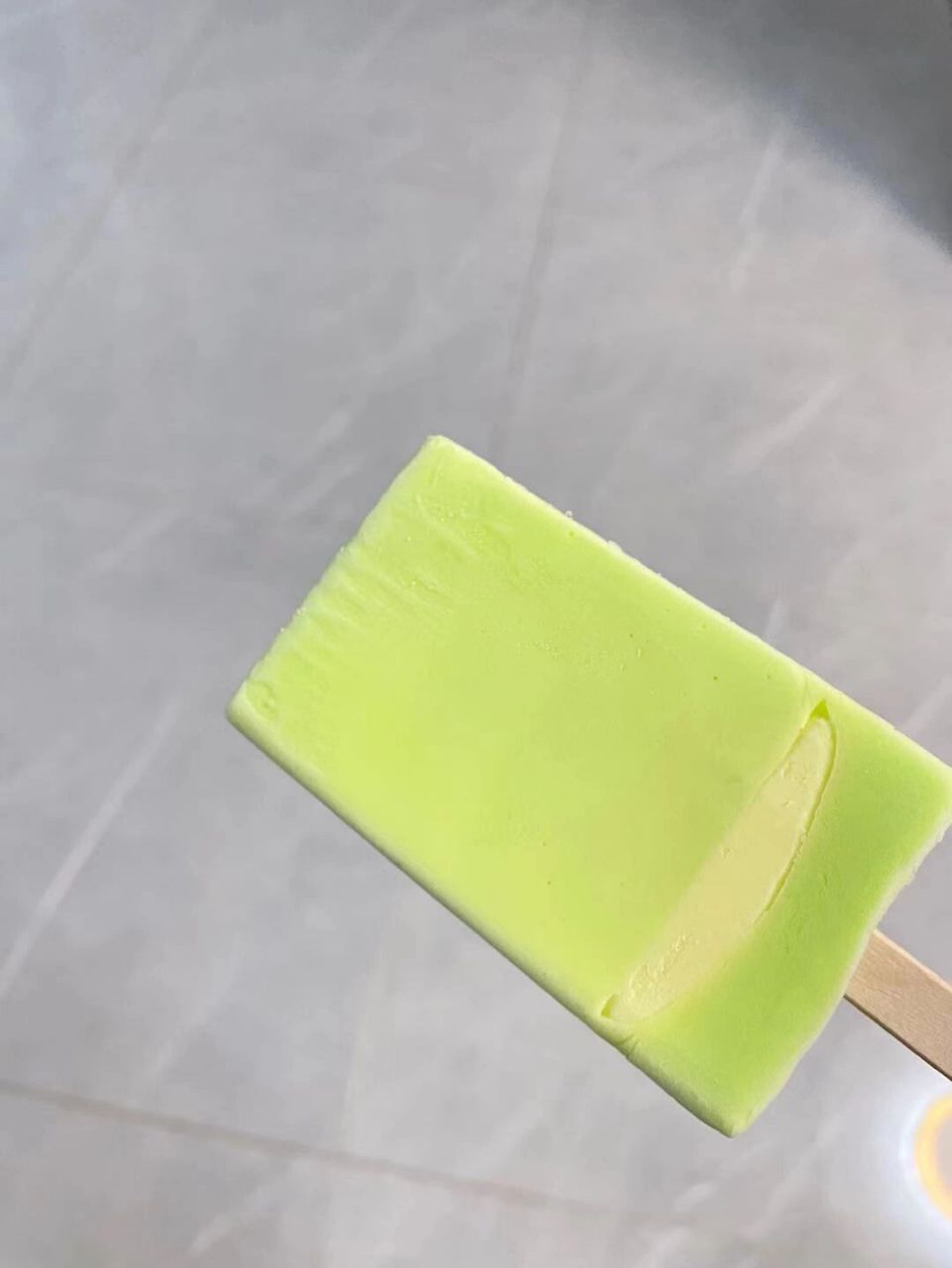 这个1块钱的哈密瓜夹心雪糕真是贼好吃 1块的哈密瓜味夹心雪糕太太太