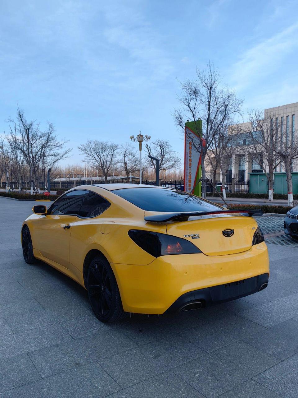 两万大到家09年8月劳恩斯酷派跑车,原装进口,2.0t自动挡高配,审车24.