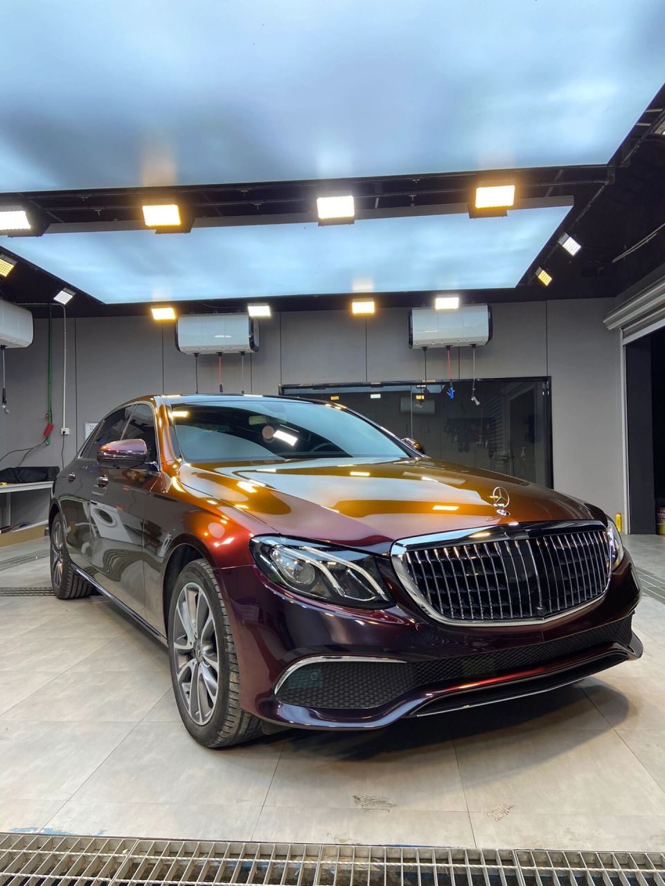 黑红渐变色90奔驰e300 这个颜色真的太喜欢啦95 高质感的黑红渐变