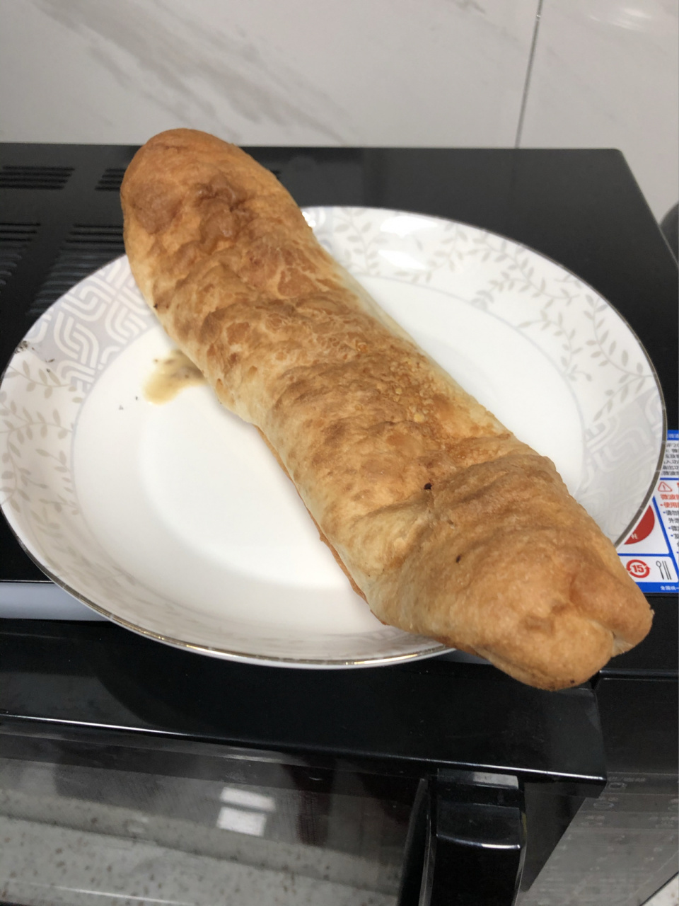 就我不知道锡纸不能放微波炉里加热吗?