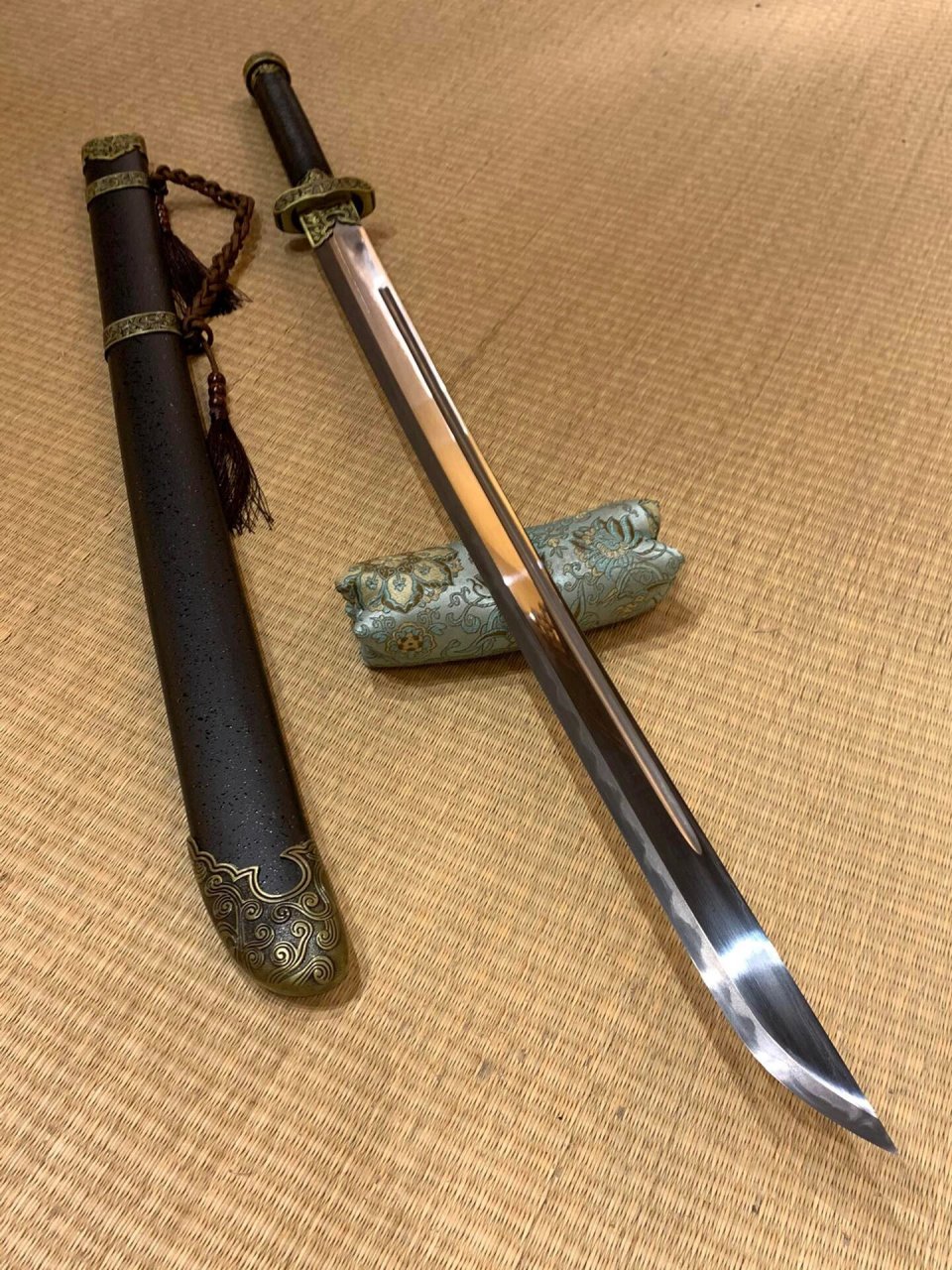 黑金古刀   夹钢结构 黑金古刀 夹钢结构  刀身发黑处理   性能超强