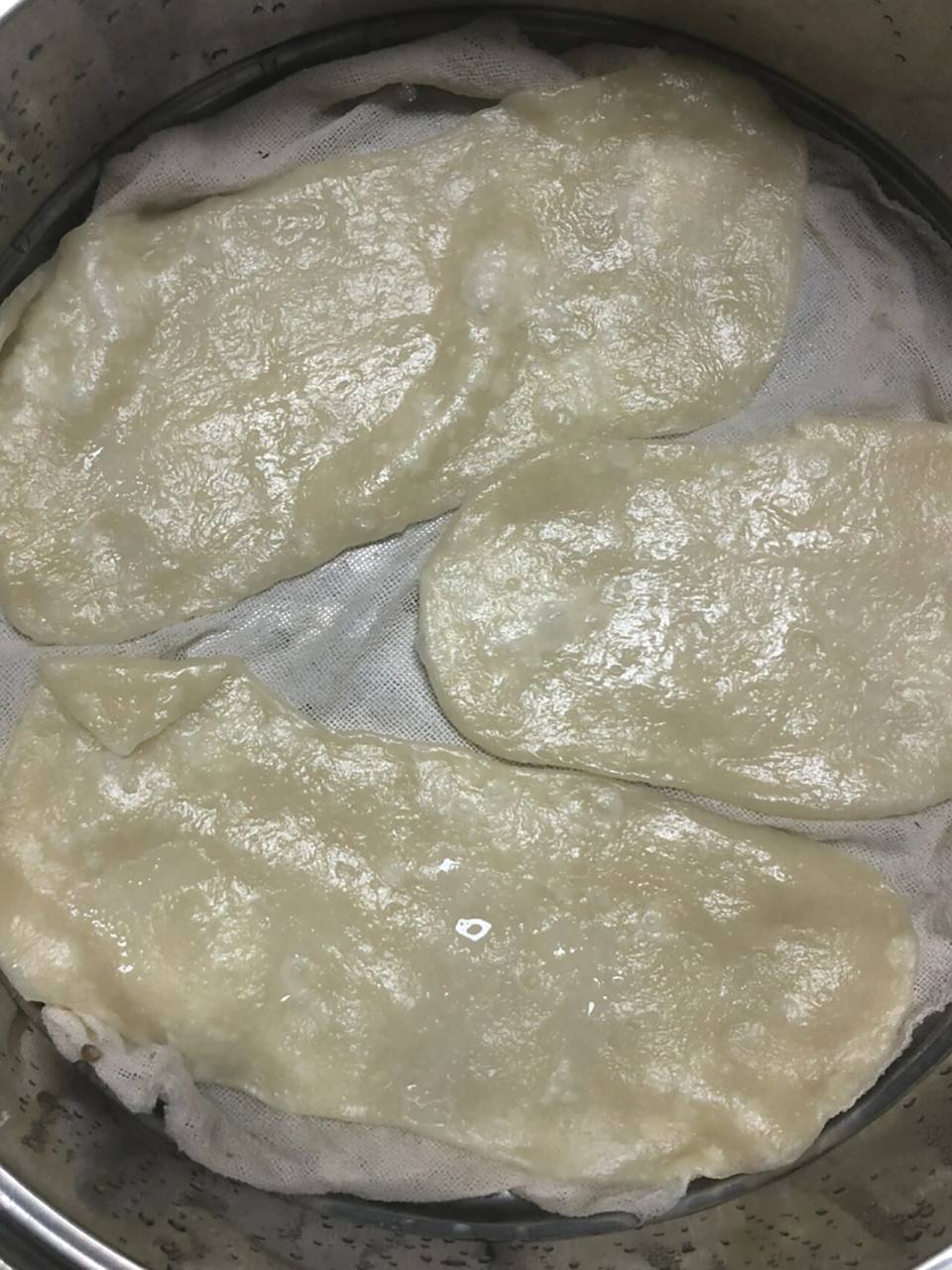 一年吃馍很少. 但这种死面就跟那买的煎饼08似的.