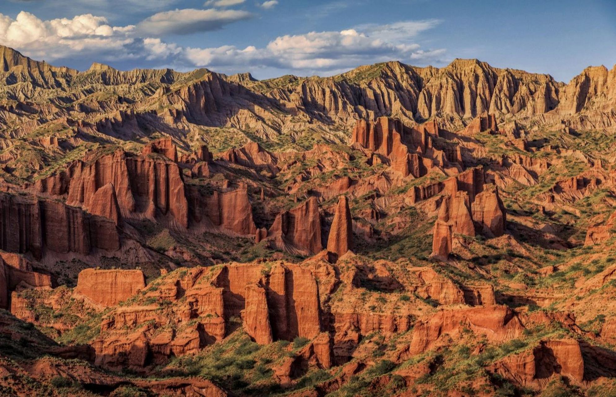 今天给宝子们介绍一个小众的新疆旅游景点:温宿大峡谷