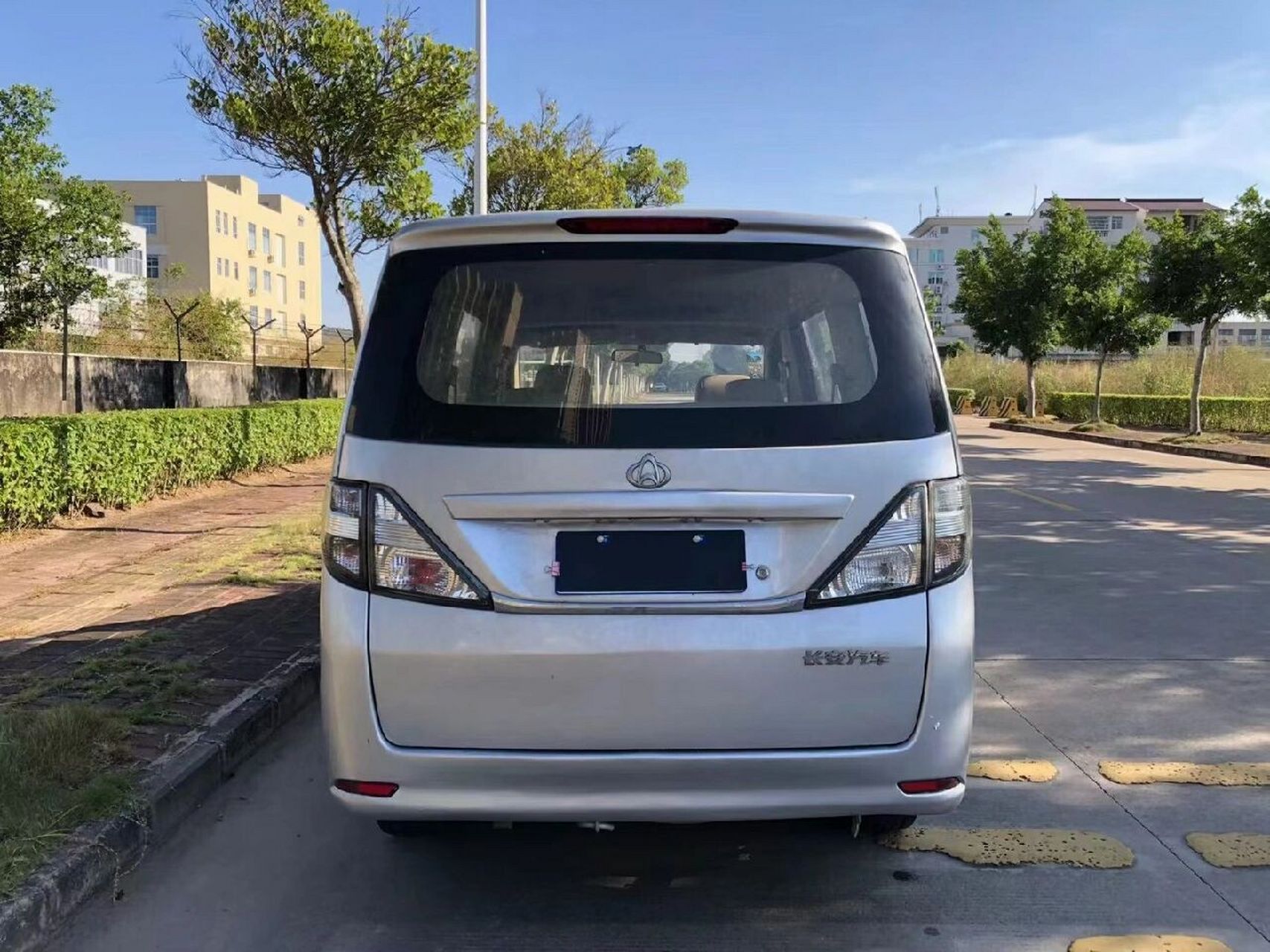 2012年长安欧诺面包车 7座 排量1.