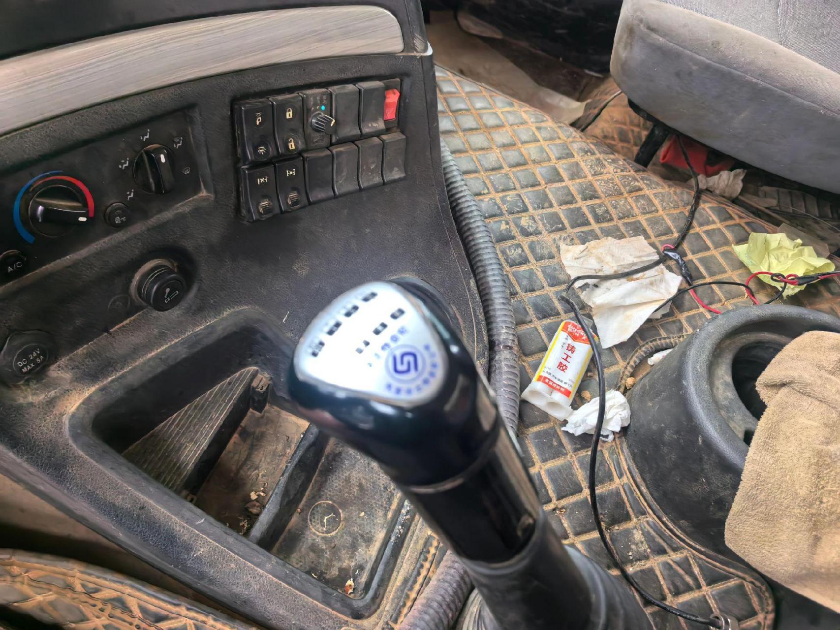 6渣土车.康明斯380马力,法士特10档,标准车型.