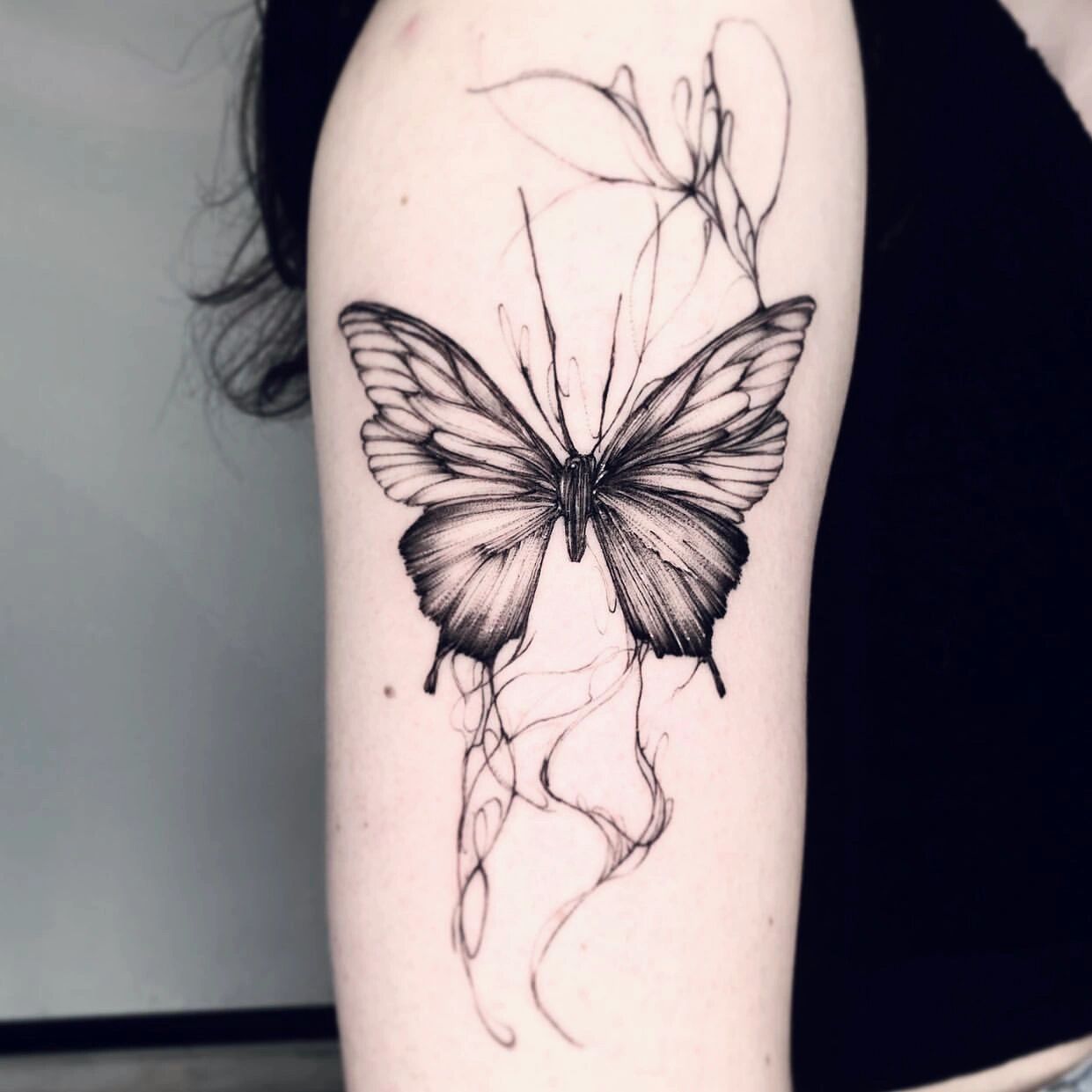 厦门纹身分享|暗黑风意识流蝴蝶 暗黑风意识流蝴蝶 酷飒又耐看～辣妹