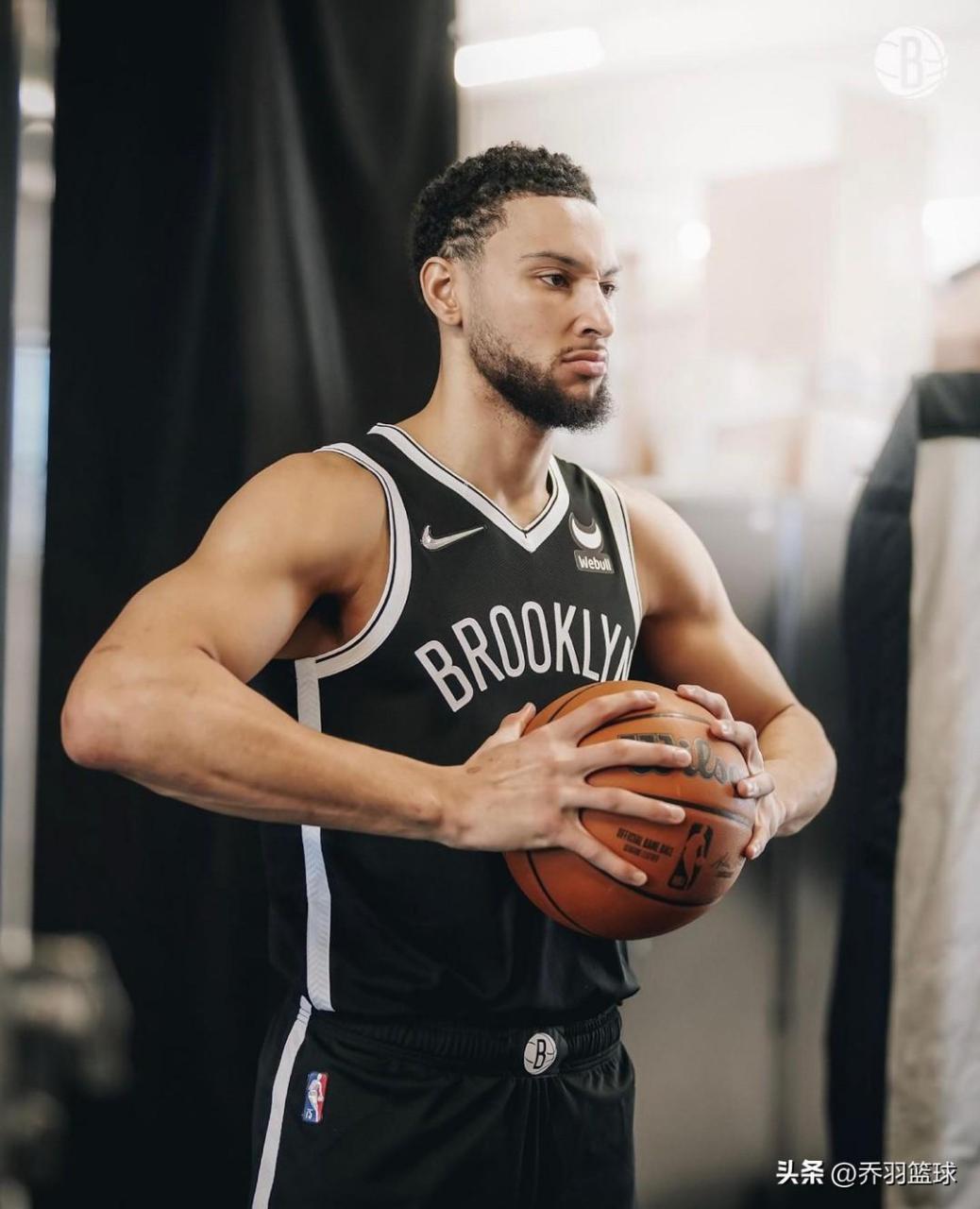 篮网球员卡梅伦-约翰逊接受采访表示 西蒙斯的状态很好,他说他在取得