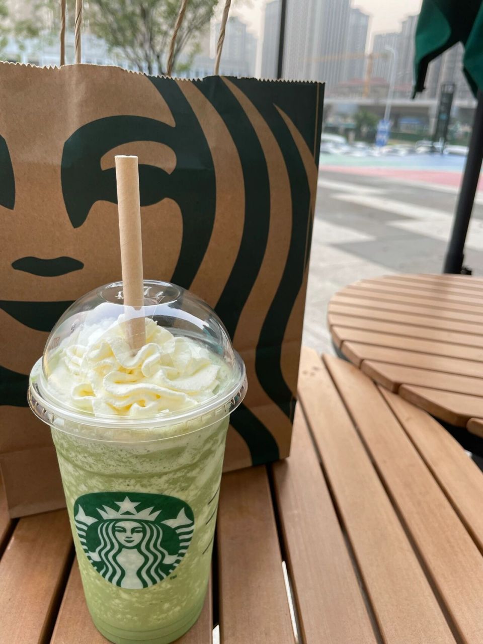星巴克 抹茶星冰乐 初体验 17岁第一次喝星巴克 直接点了个超大杯哈哈