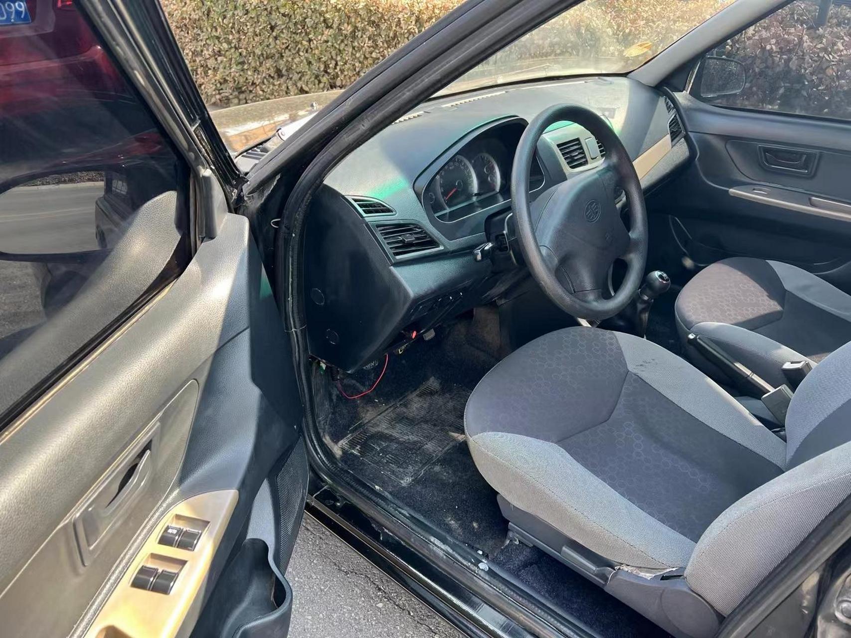 13年夏利n3省油小王子五万公里价格便宜废铁价高点开走