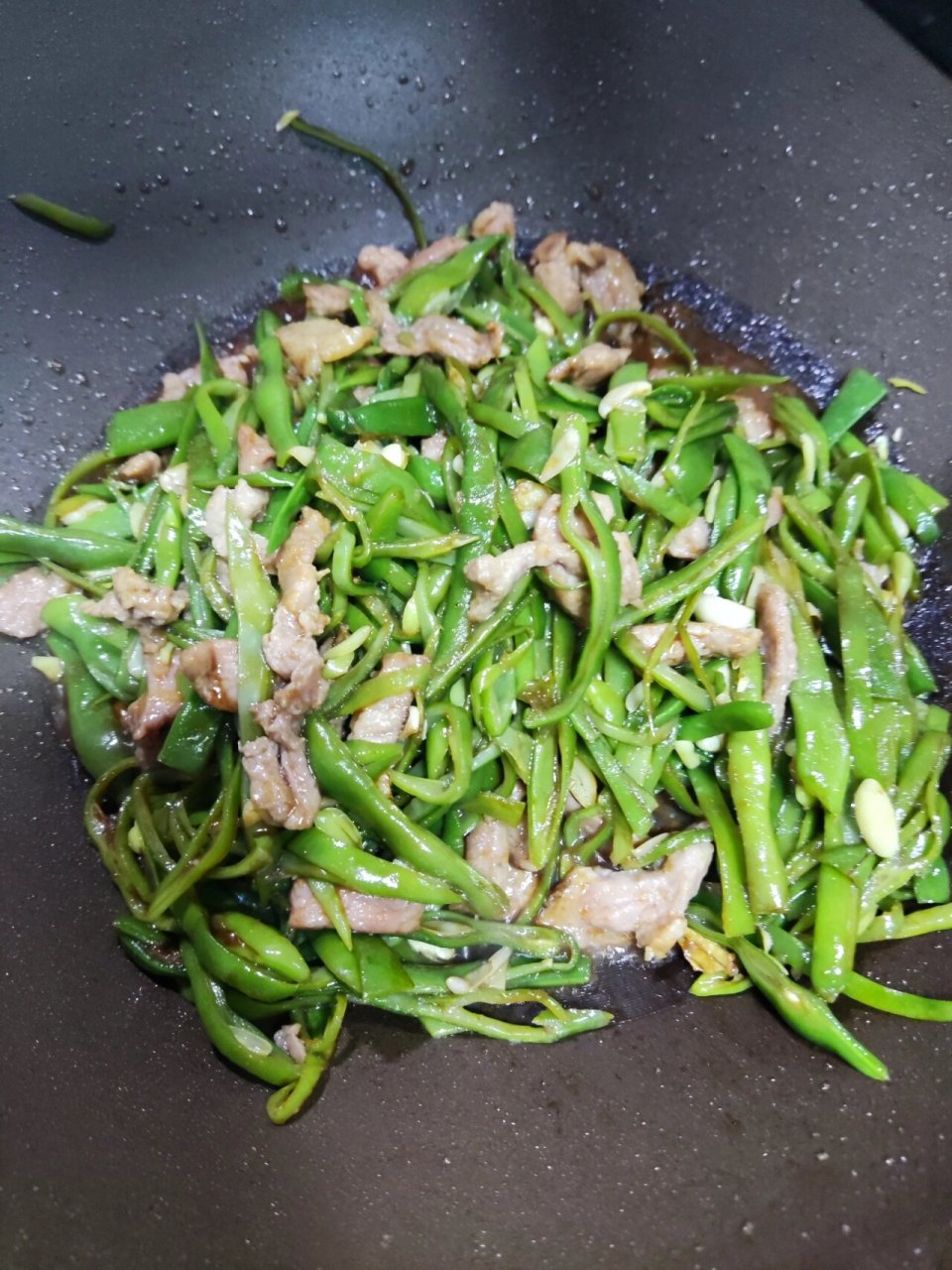 梅豆角炒肉丝教程 大家要的梅豆角炒肉丝教程来了96 扁扁的这种豆角