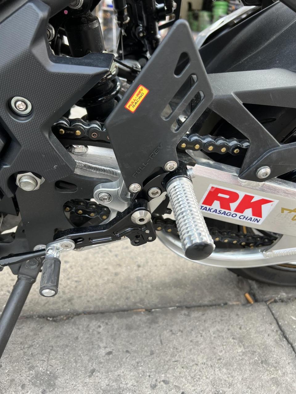 22年川崎ninja400 改装赛用铝合金倒叉后摇臂 s22轮胎 增高脚踏 分离