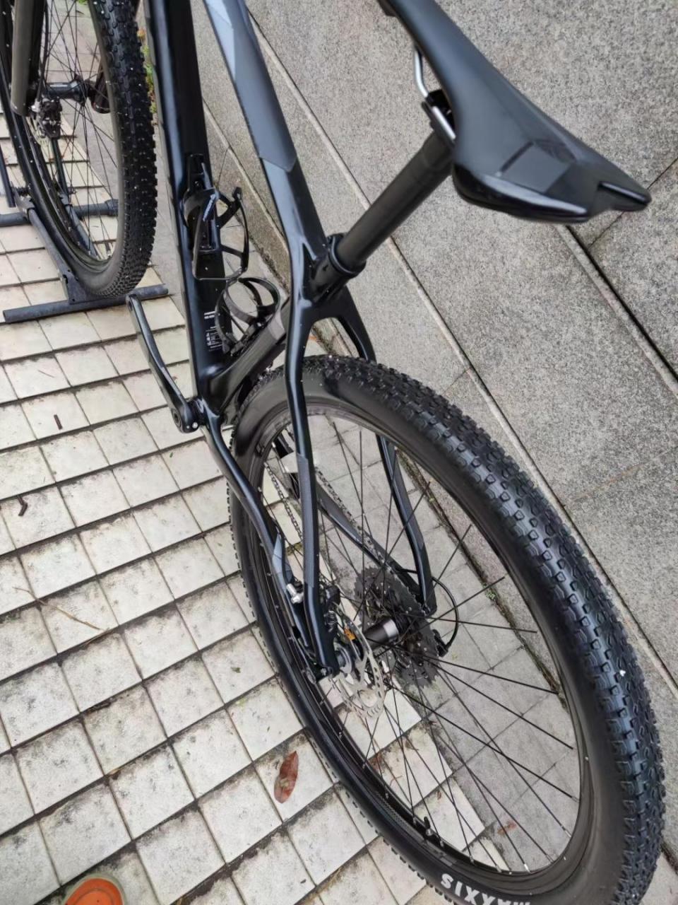 美利达big9 xt 碳纤维山地车 禧玛诺xt m8000大套 rock shox气叉 带