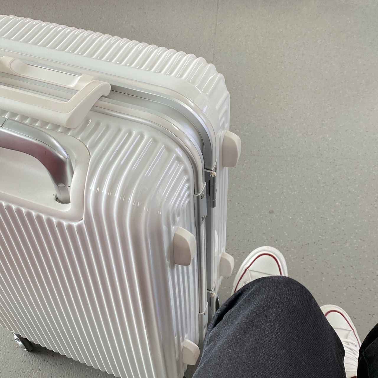 20寸行李箱可以上飞机 我在候机啦.