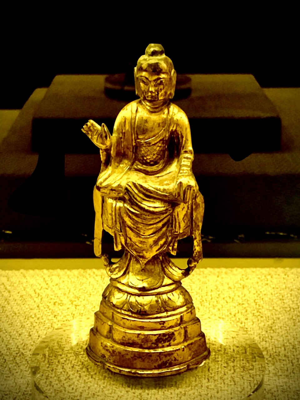 熠熠生辉 唐代鎏金佛像 · 西安博物院 我在西安博物院拍文物 	 盛唐