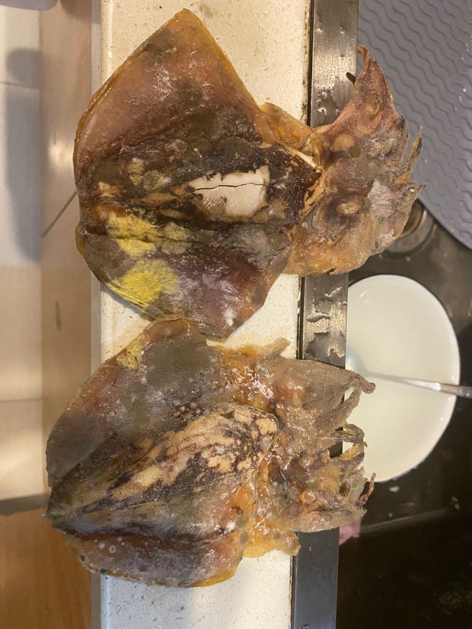 墨鱼干发霉了还能吃吗?