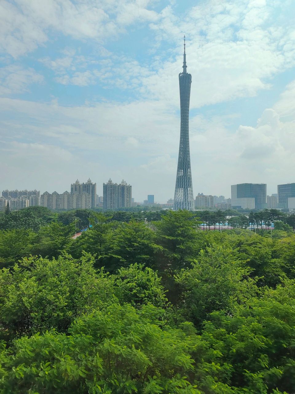 花城广场 是广州城市的新中轴线广场.