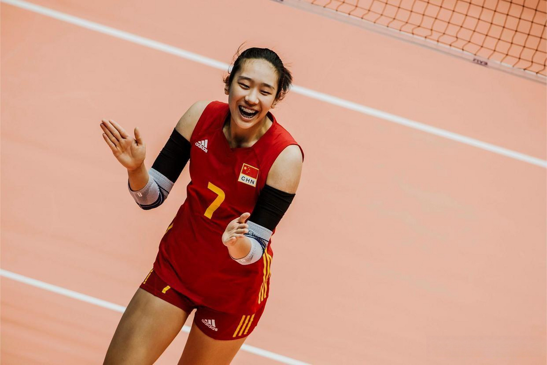 是杨佳,万梓玥的能力问题? 还是二传殷小岚的问题?