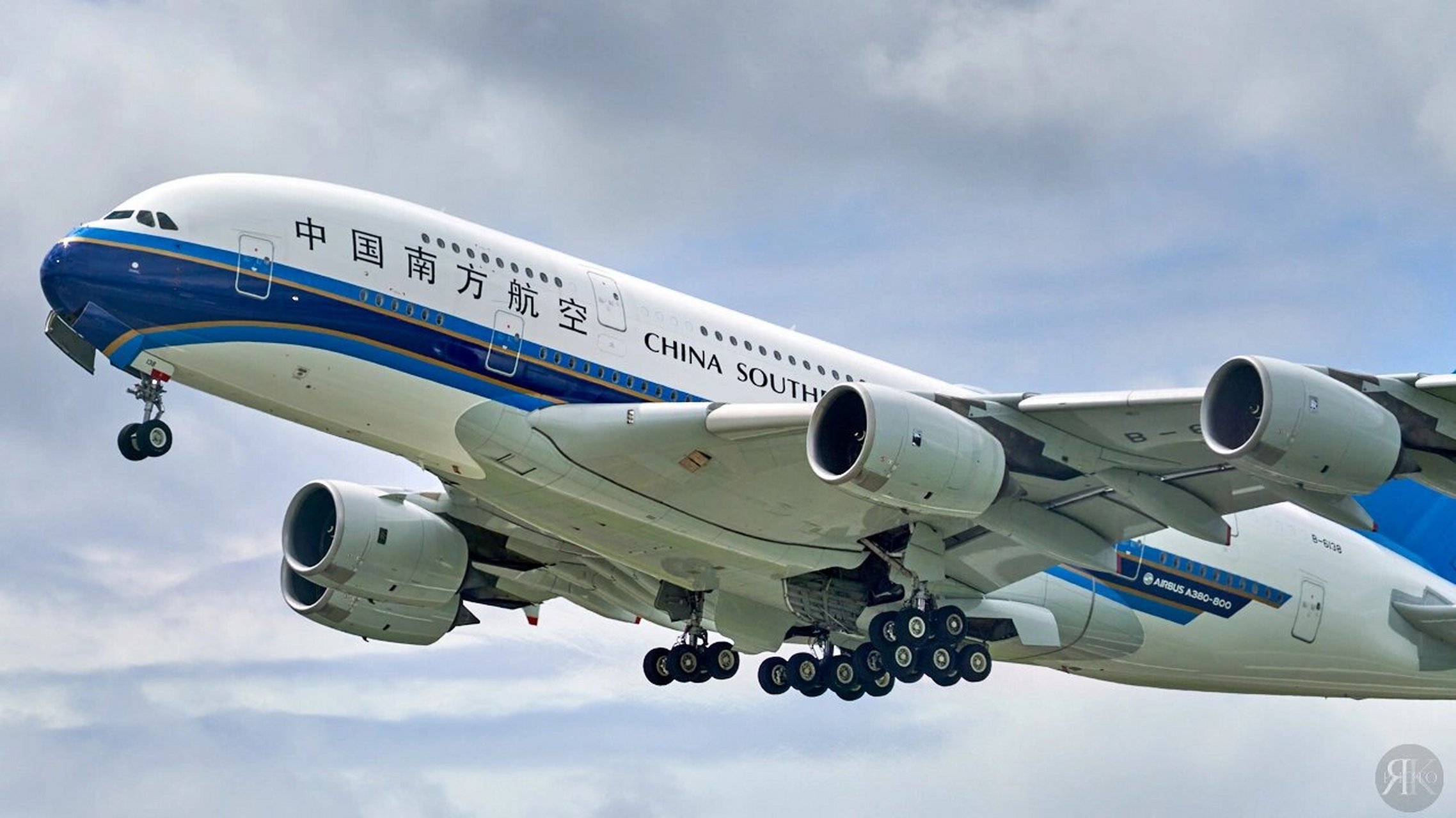 虽然没有坐过南航的a380,但是在疫情下的2020年,曾经把它从各个角度