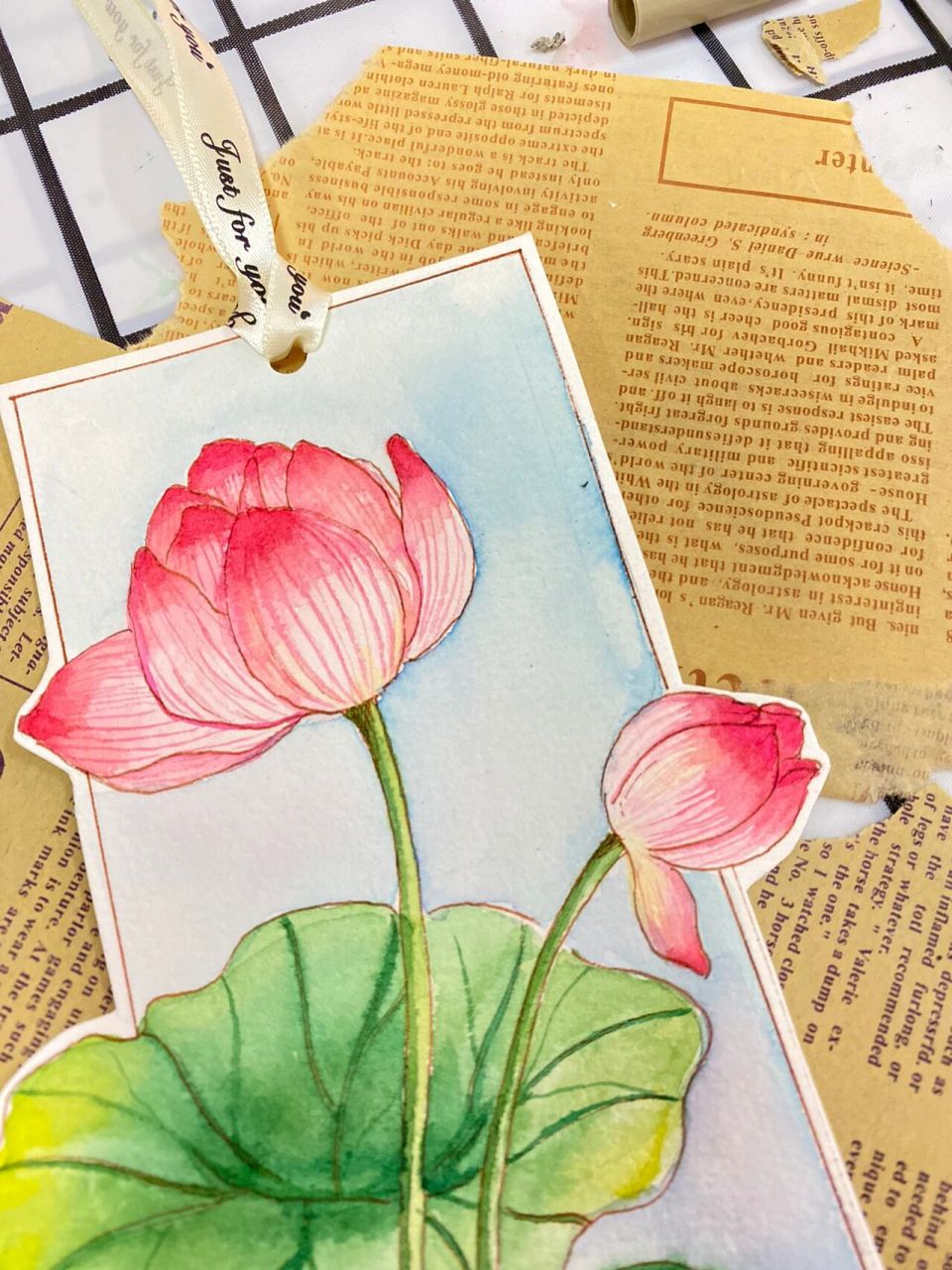 荷花水彩书签,粉粉的荷花 画一朵荷花书签