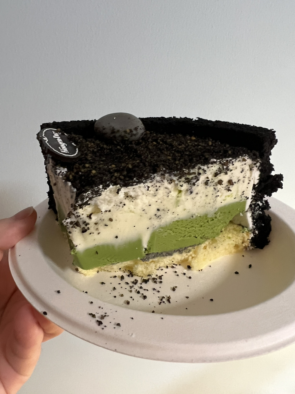 哈根达斯极墨冰淇淋蛋糕测评 因为喜欢吃哈根达斯的抹茶冰淇淋,所以买