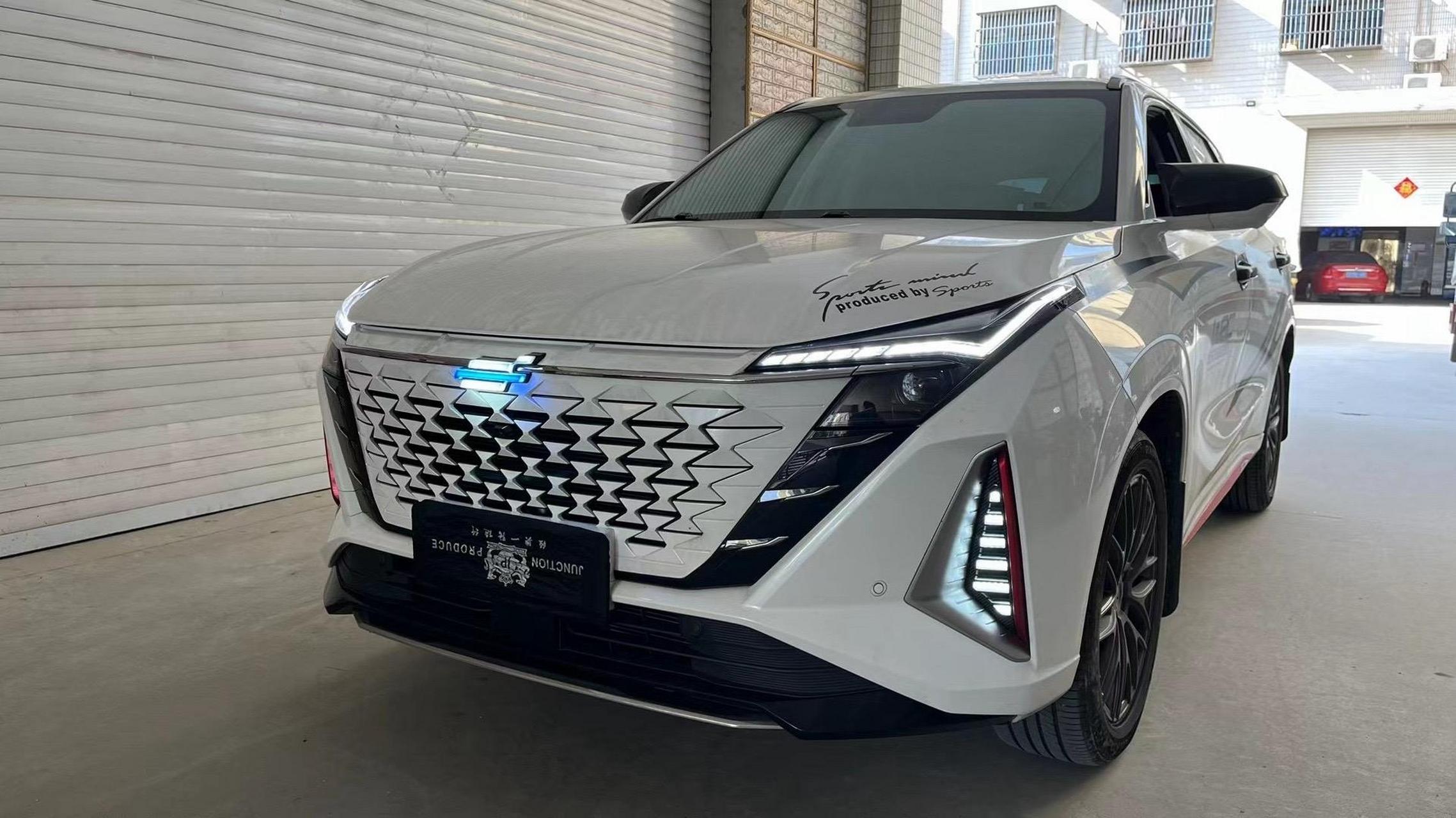 长安欧尚全系发光车标灯