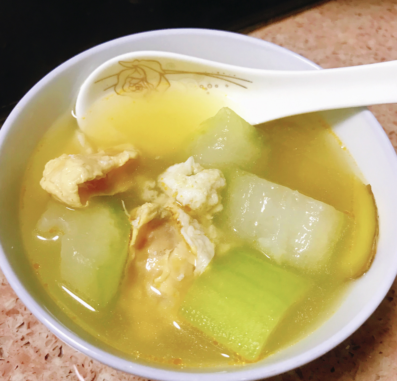 家常咸蛋节瓜汤做法 节瓜咸蛋汤做法 1.