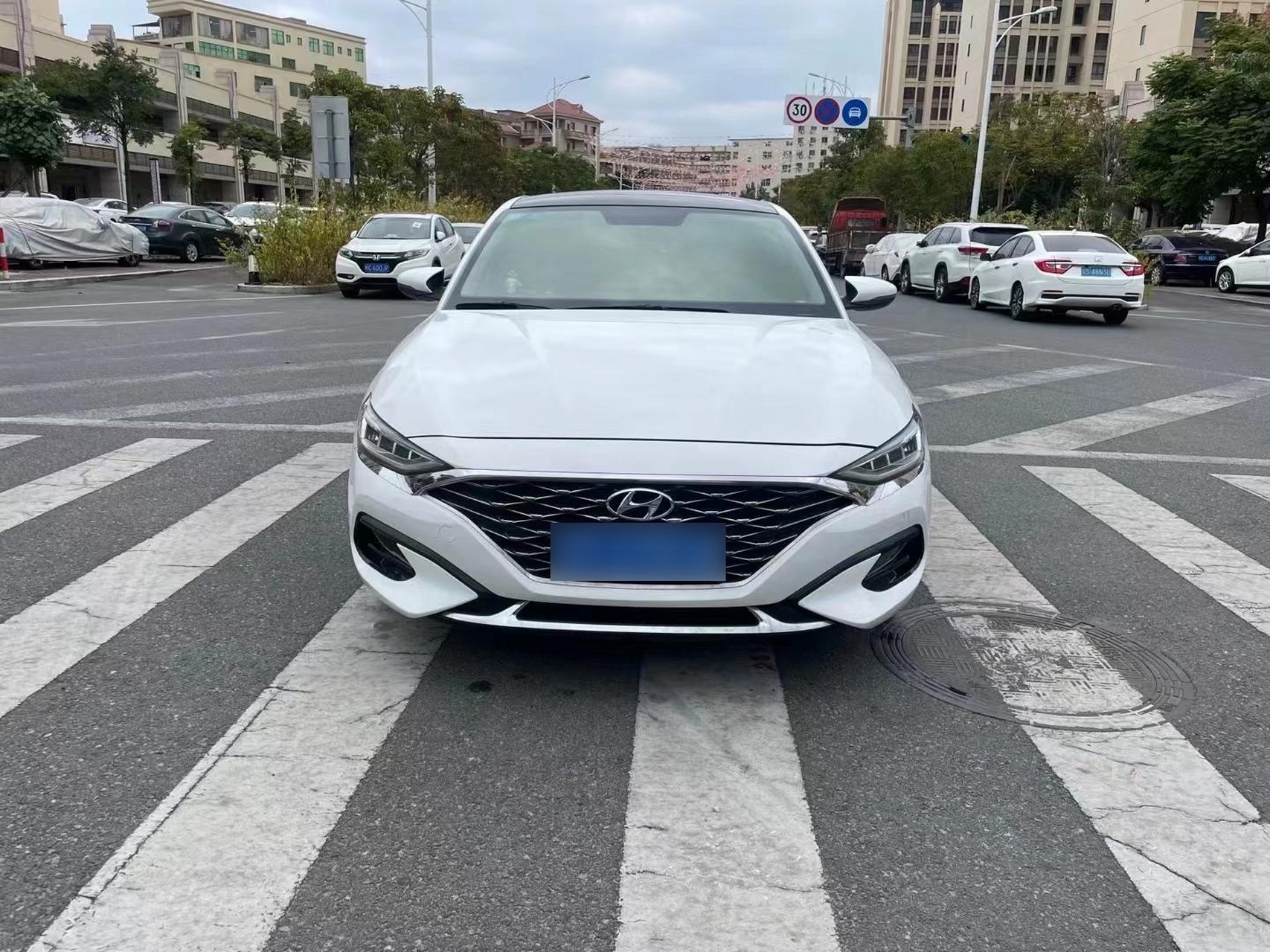 6t现代菲斯塔智速版,裸车14万多,一手车,全车原版无换件,带电动座椅