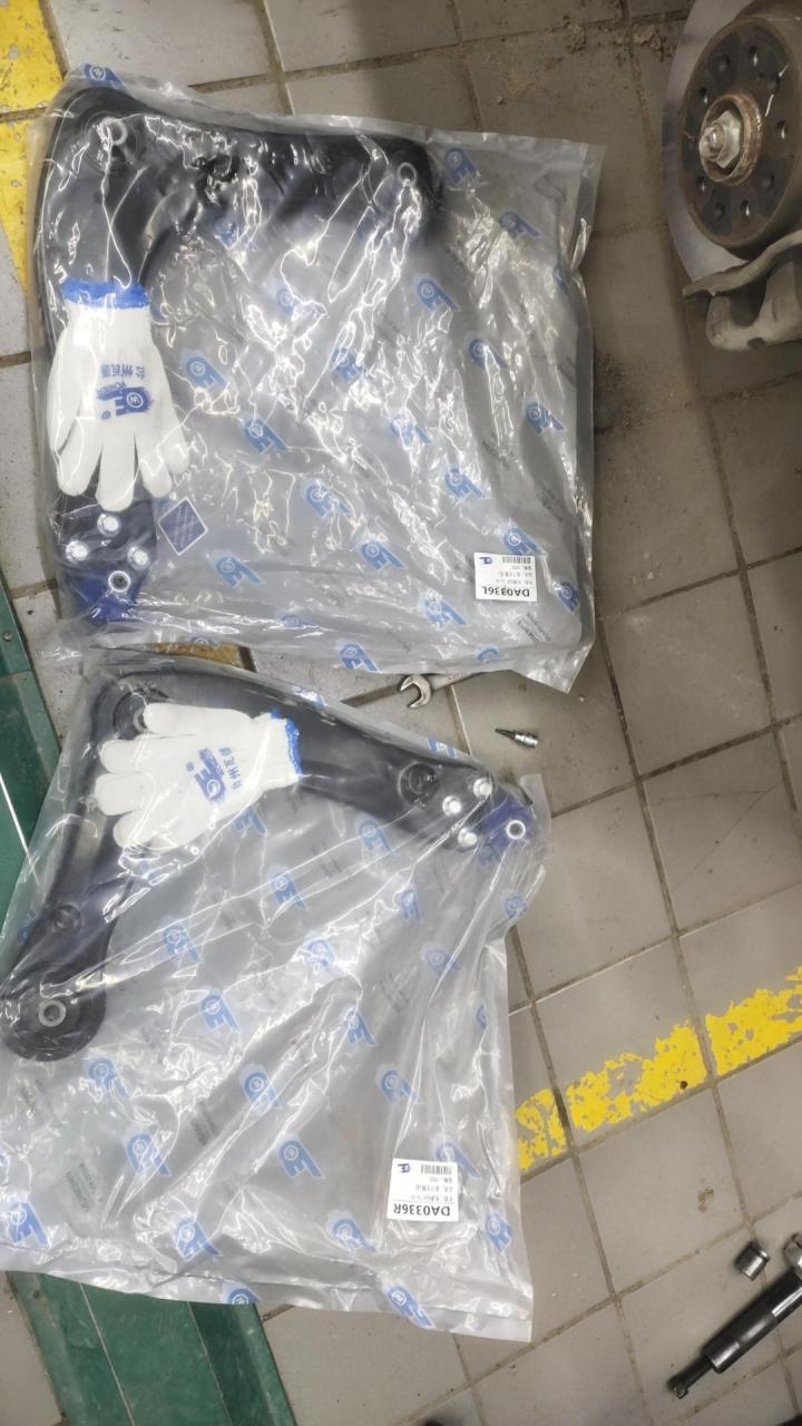 宝马x1前后tre刹车片.传奇下臂 宝丰刹车片