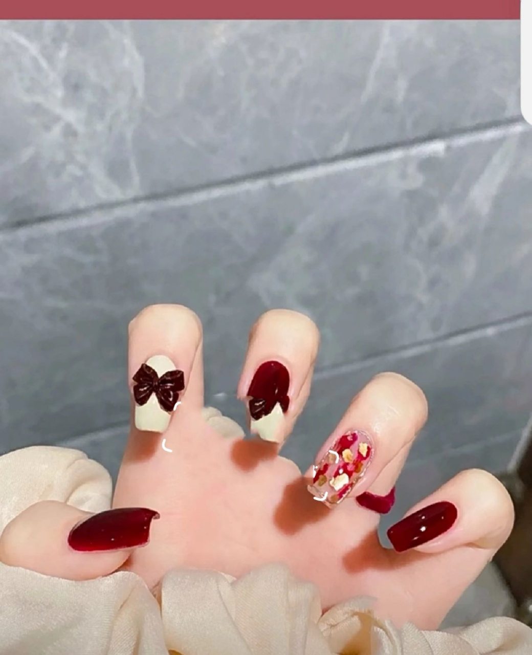 2023新年显白喜庆红色美甲款式图片合集
