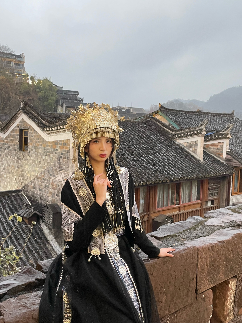 8日凤凰古城 今天天气真的很冷,但是还是有超多美女子在江边拍照,我和