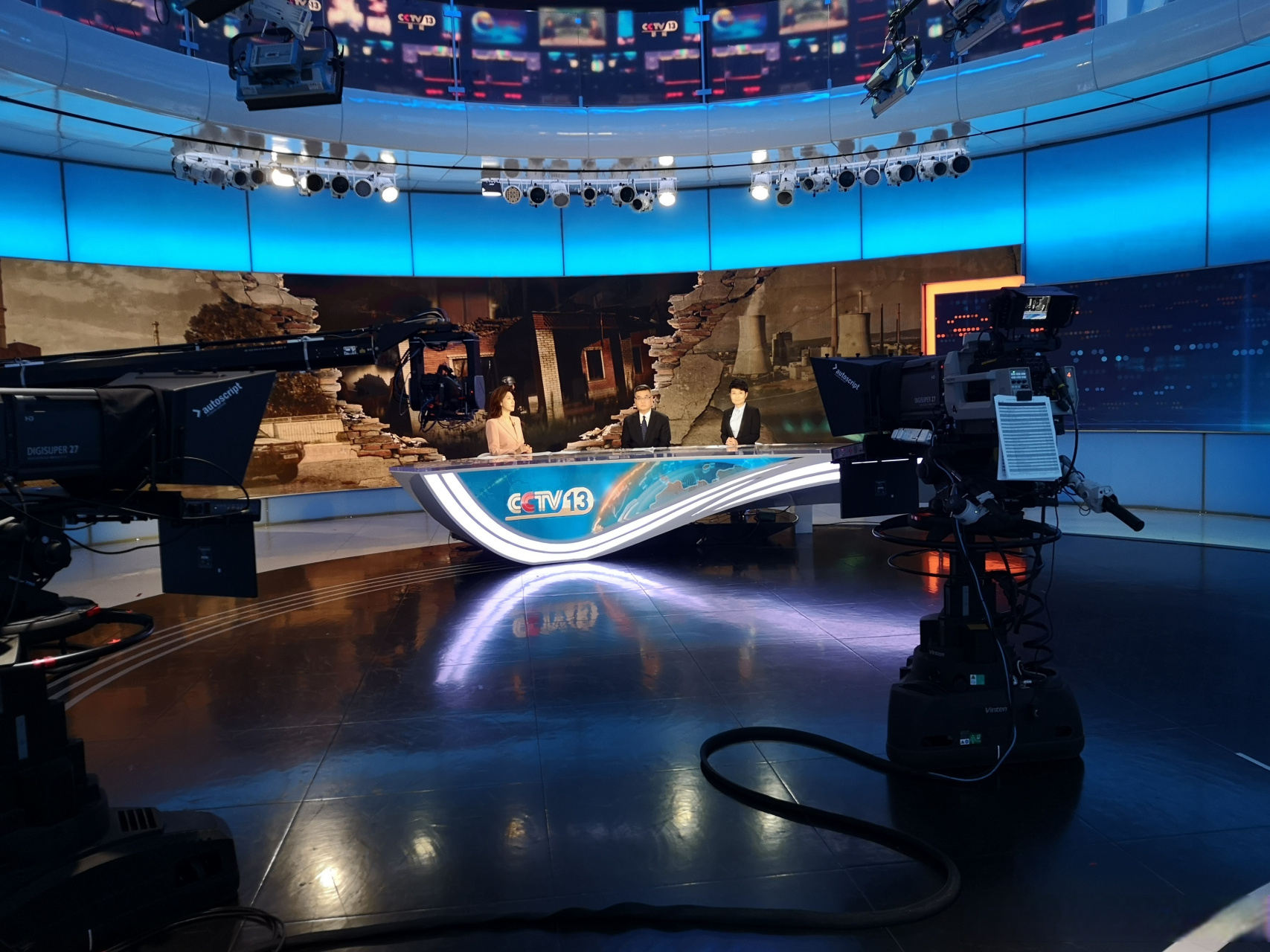 沙晨老师主持人沙晨 拍下了临换场前的一刻.