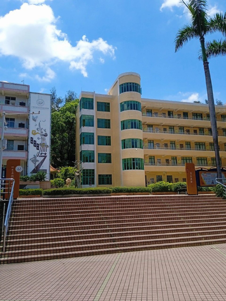 广州市花都区职业技术学校 公办学校