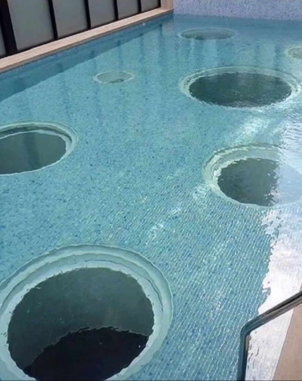 你们有没有发现, 在梦境里,只要发生的事情或者大背景不是恐怖诡异的