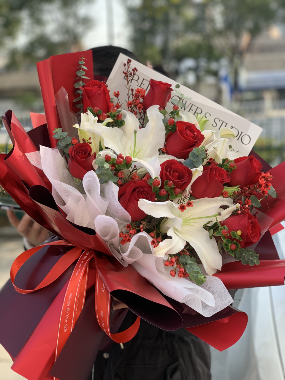 百合红玫瑰经典搭配花束