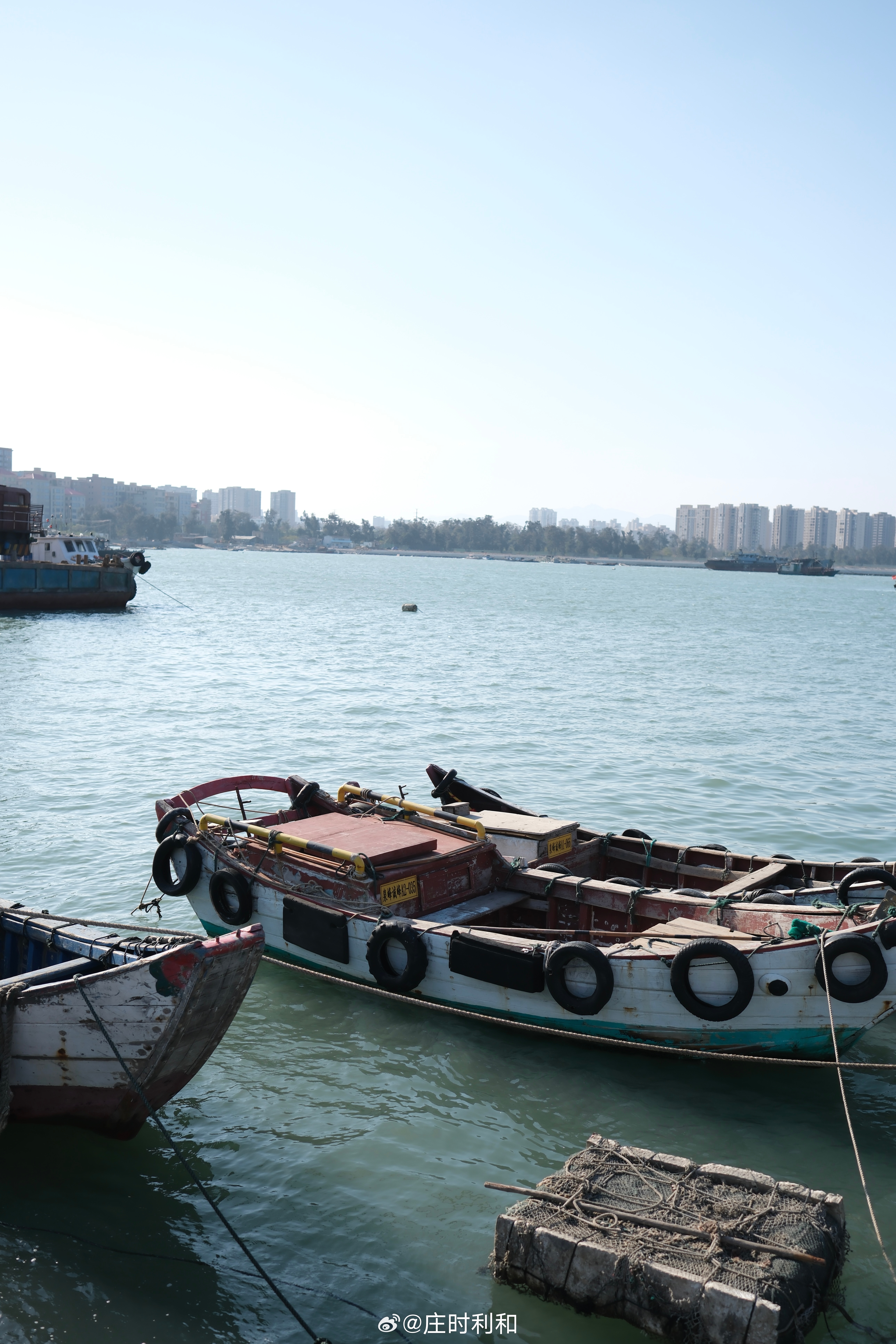 闽南沿海的劳动人民,很早就知道如何从大海中获得宝贵的食盐