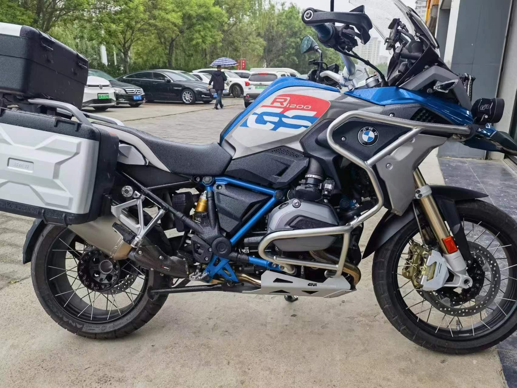 2019年3月上牌bmw 1200gs 卢平蓝16000公里,原产三箱,t产护杠,lr大灯