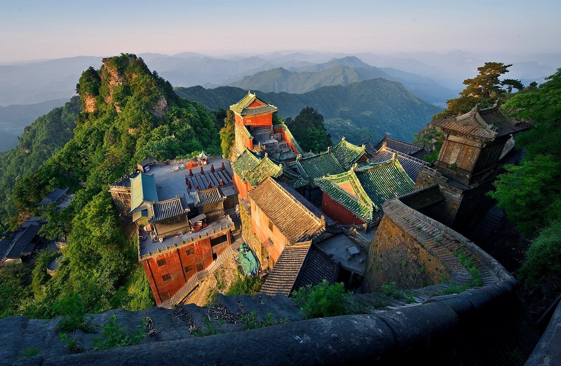 武当山风景区 武当山,又名太和山,仙室山,位于中国湖北省西北部丹江口
