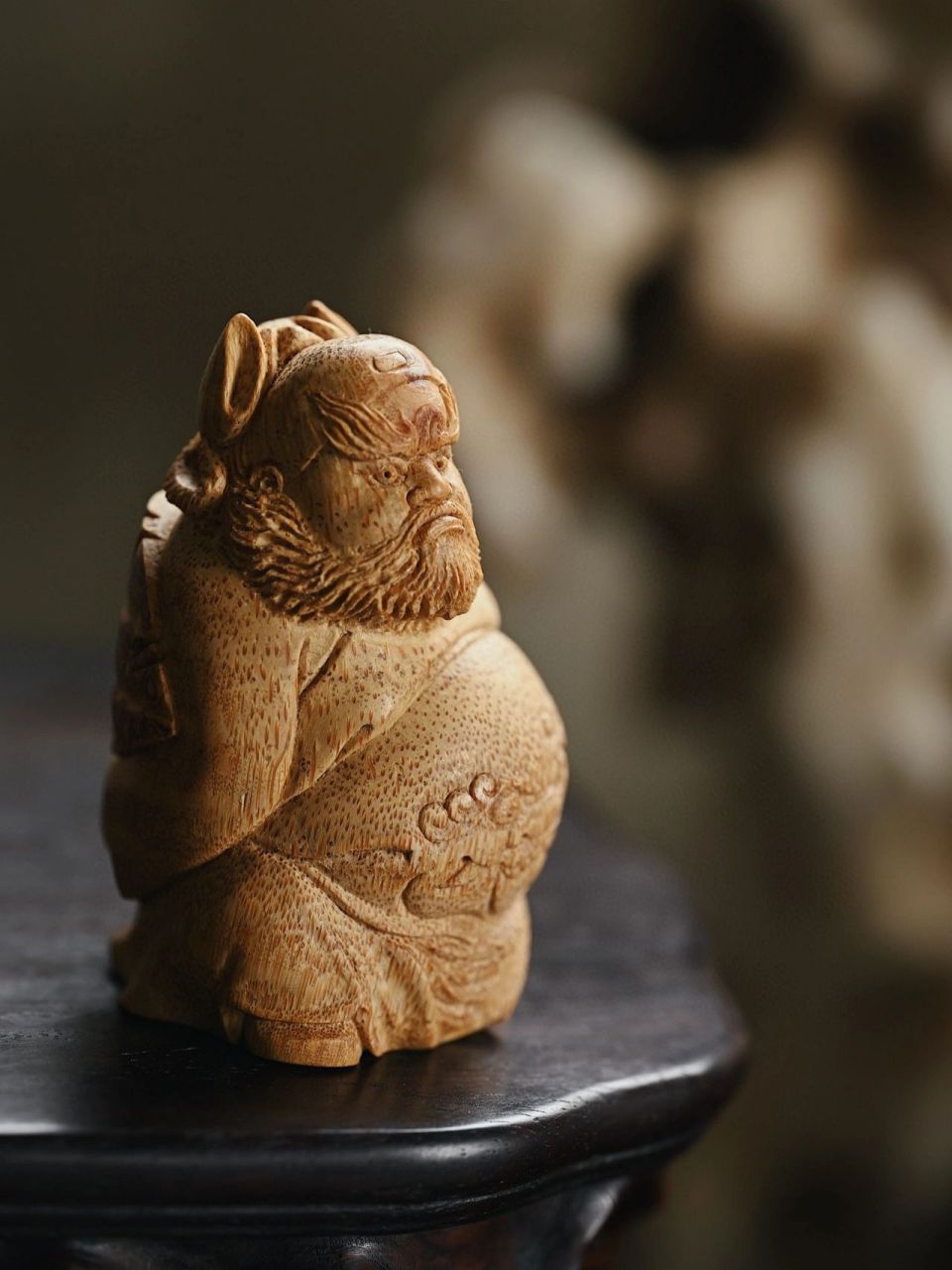 竹雕"钟馗" 琢刻髯须张扬,细节神情到位,尽显钟馗神采.