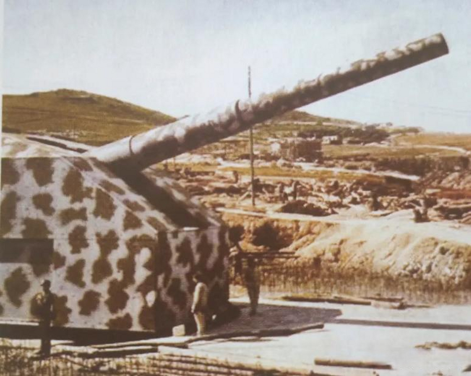 1937年,美国芬斯顿堡的16英寸(406mm)岸防炮; 当然,这门炮一开始并不