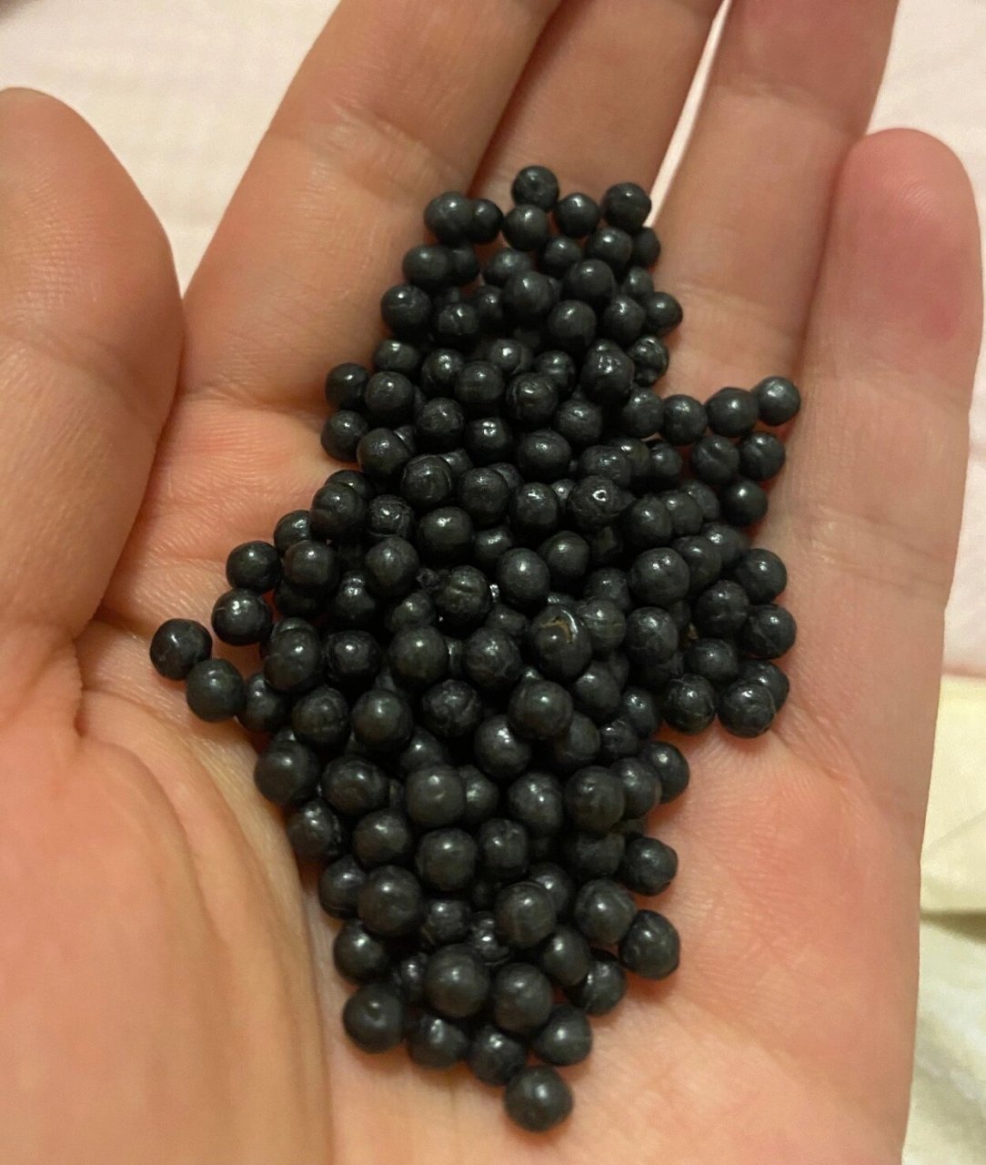 香砂养胃丸 就这个药,怎么一次要吃这么多,哇真的好难吃,yue了00