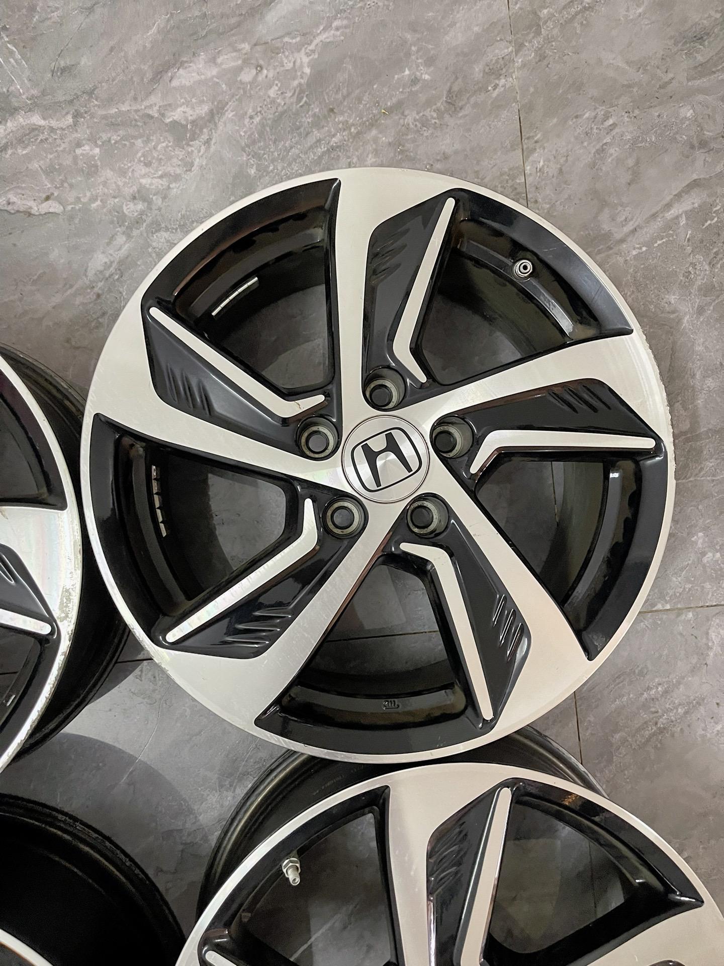 本田奥德赛17寸原厂拆车轮毂,成色如图,260元1个 不包邮 数据5×114