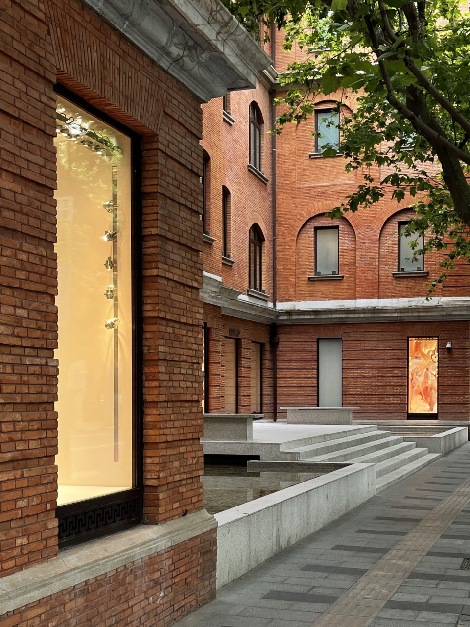 93上海展览|爱马仕x徐震·新人 99地址:上海市淮海中路217号