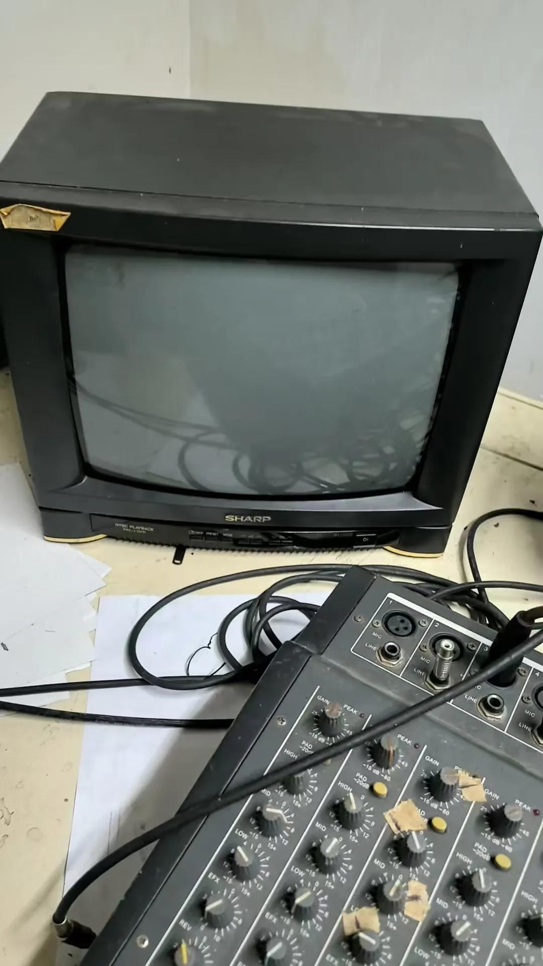 看看这有历史的小电视.大家家里还有吗?