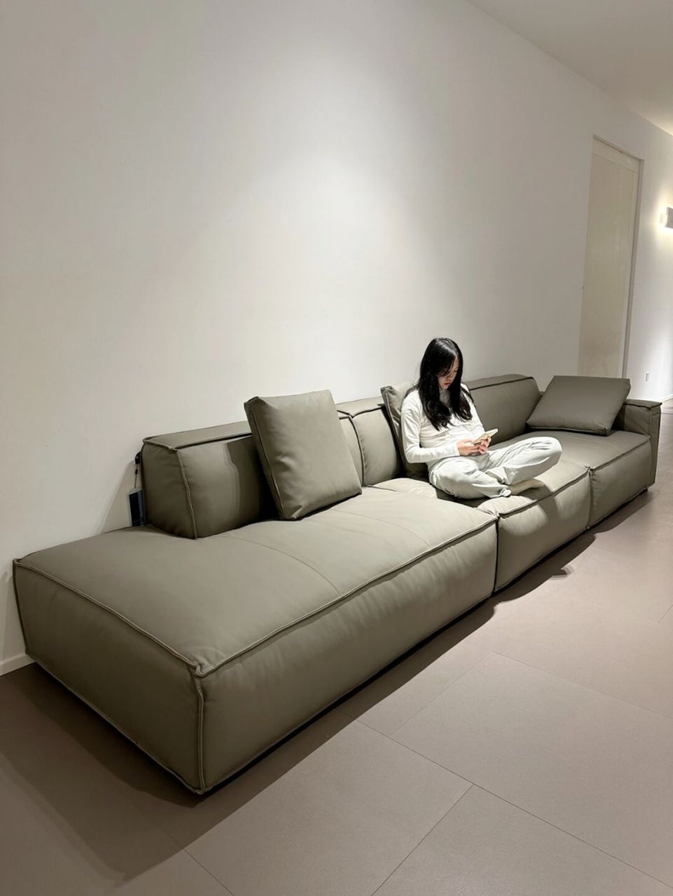 99半开放式的豆腐块直排妃位沙发,绝对是当下年轻人的新宠家具,简约