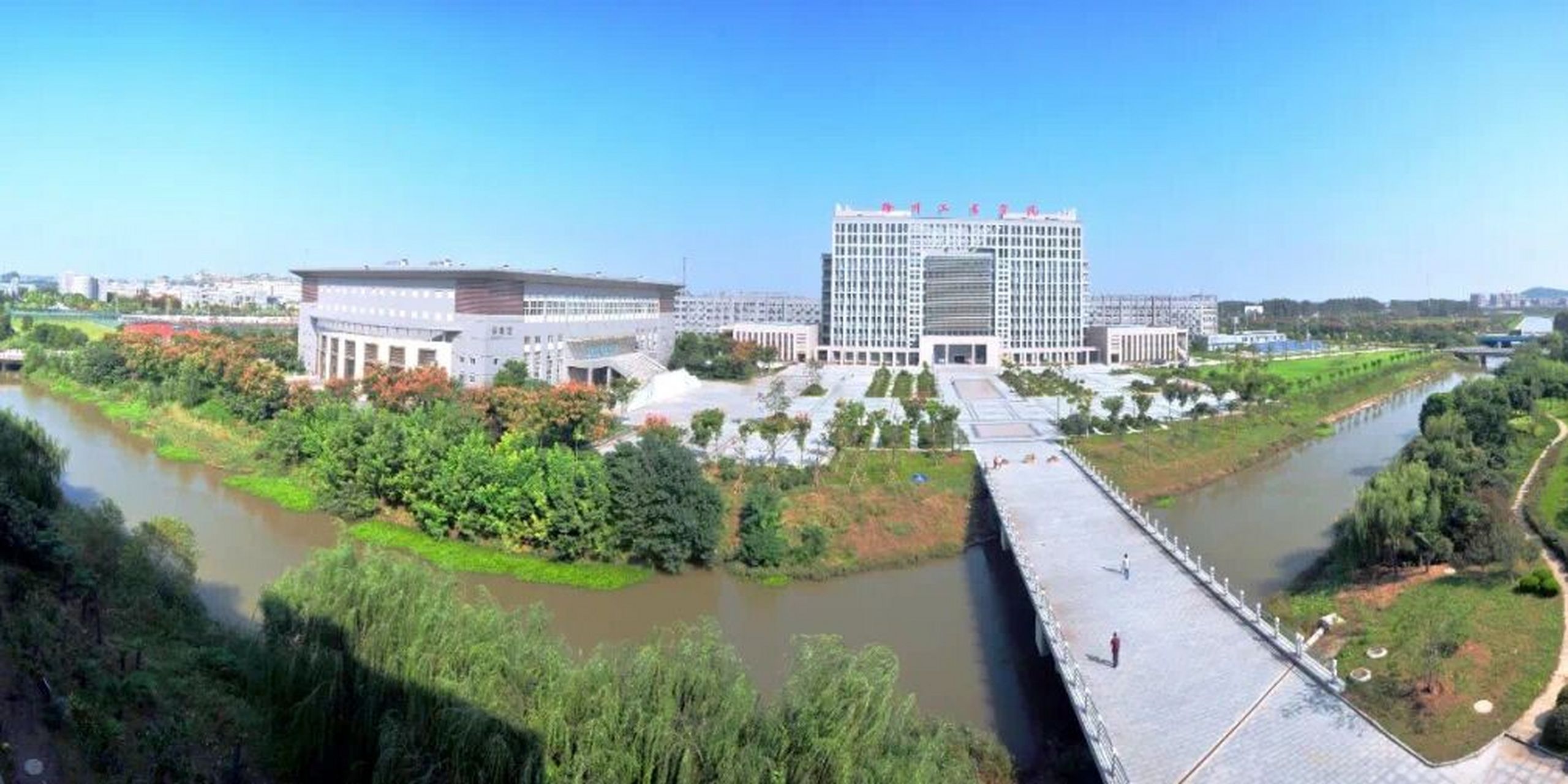 徐州工业职业技术学院 欢迎你 !