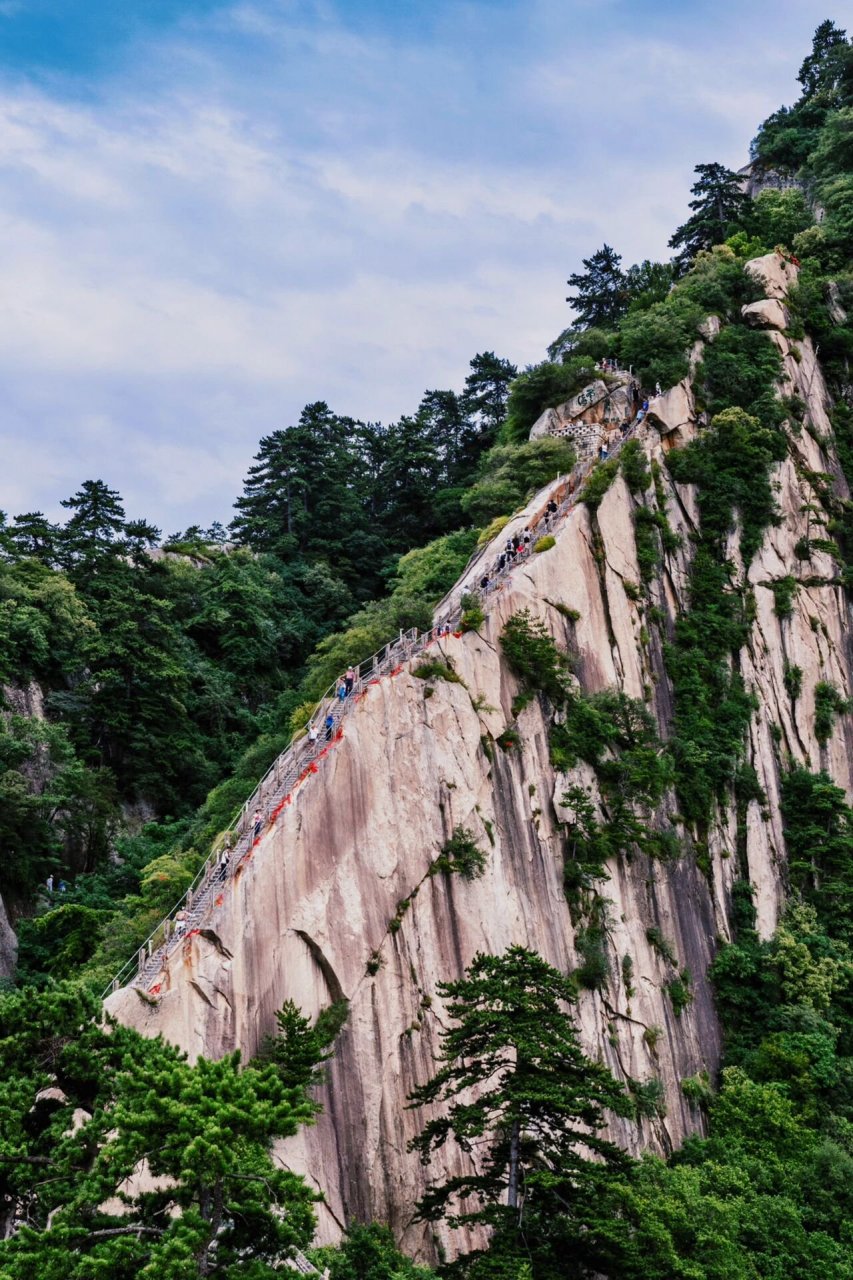 华山渭南苍龙岭图片